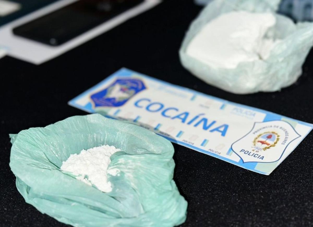 En operativo antidroga detuvieron a dos personas y secuestraron cocaína