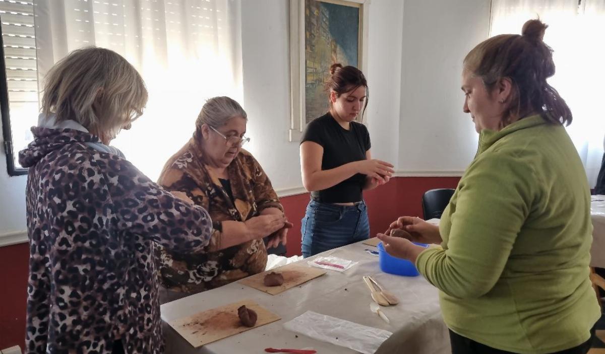 La cerámica suma participantes y amplía sus horarios en el CC Sabato