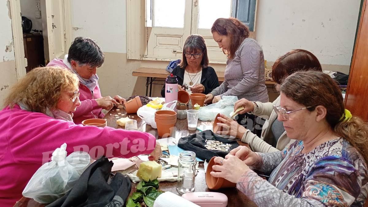 Taller de jardinería y huerta orgánica se desarrolla en Rafael Obligado