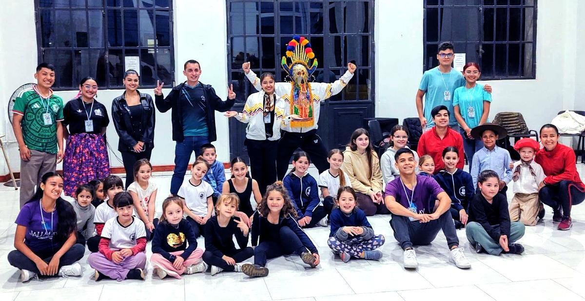 Taller de danzas internacionales en el CC Obras Sanitarias.