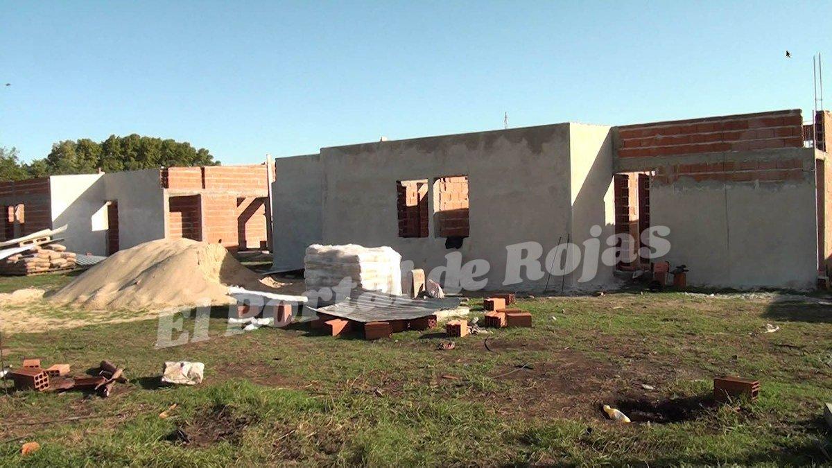 Arman un sistema municipal para terminar las 28 viviendas de Carabelas