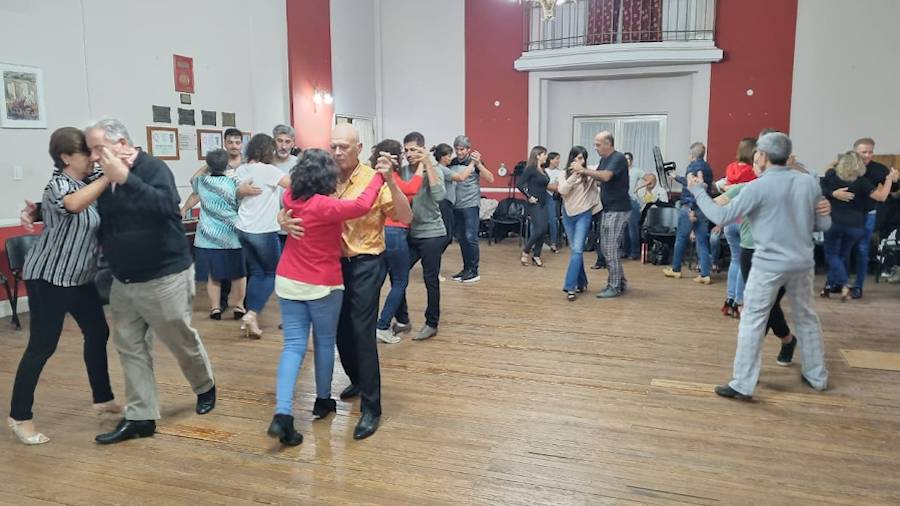 Se realizó un seminario de tango en el CC Sabato