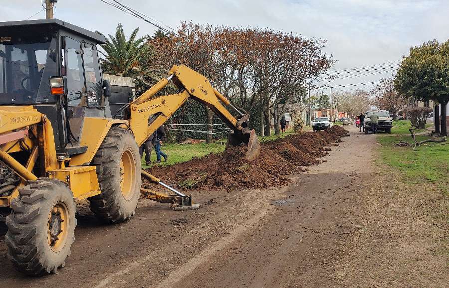Avanza la construcción de cordón cuneta en barrio La Loma